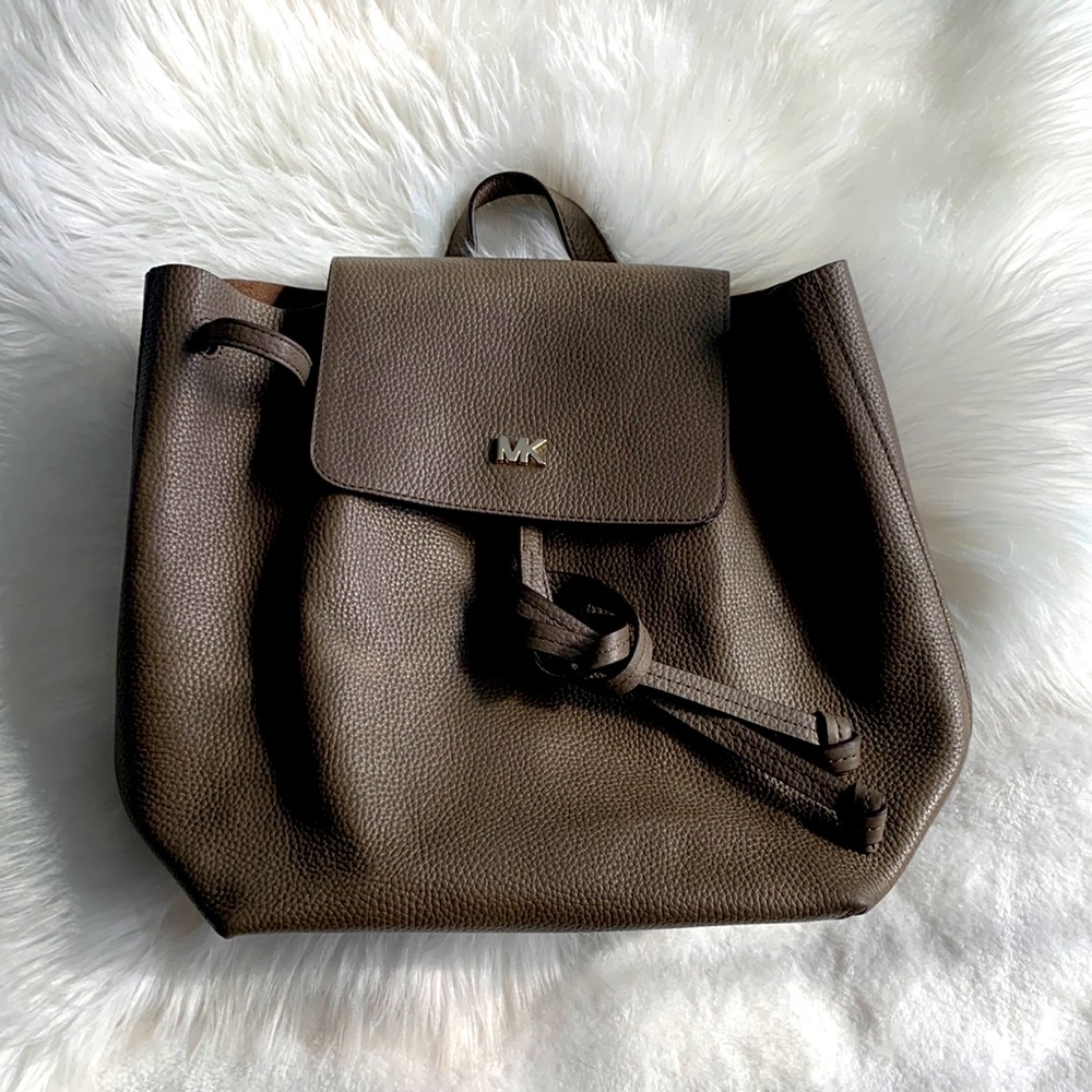 Michael Kors Junie Medium Pebbled Leather Backpack Mushroom 30t8tx5b2l 250